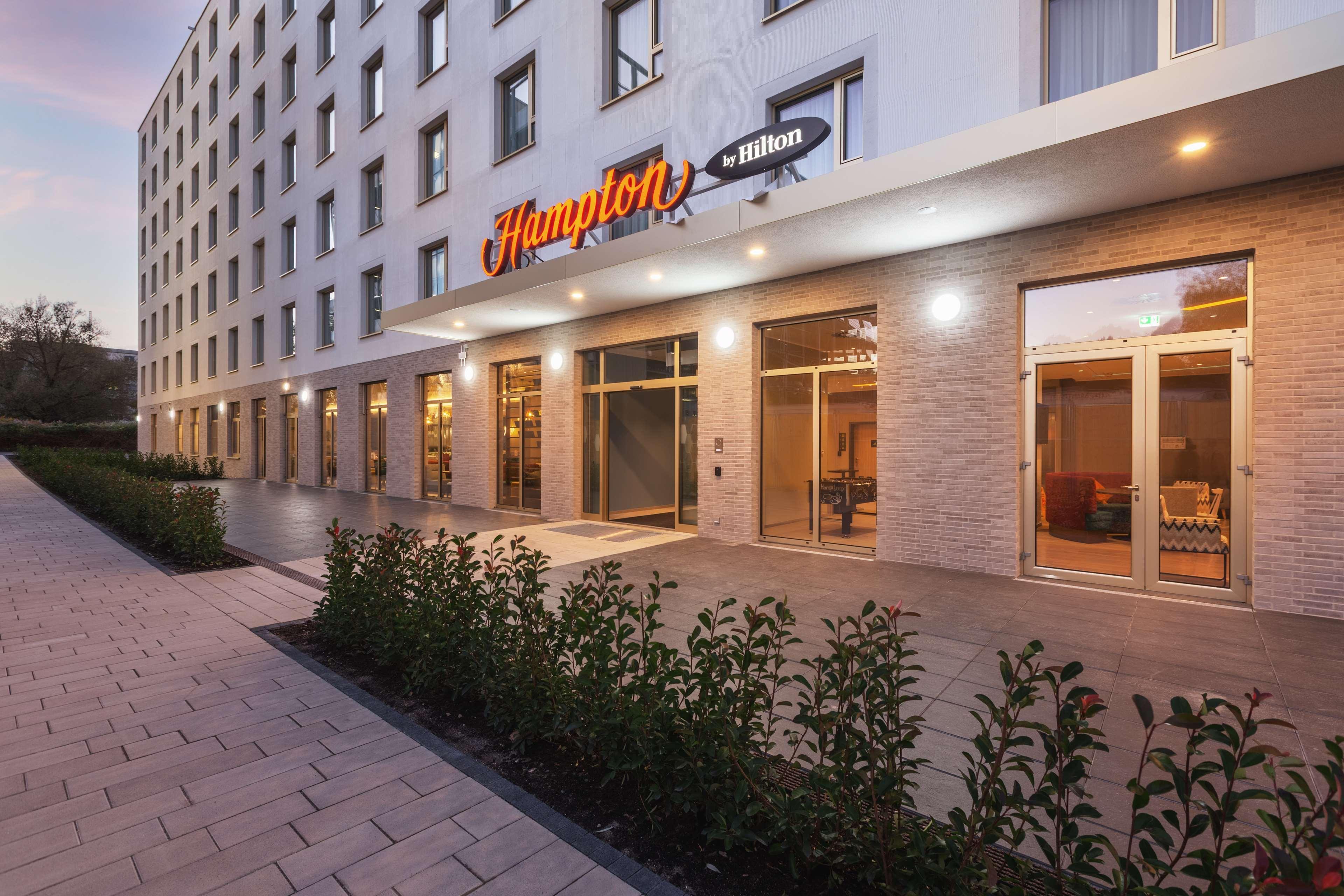Отель Hampton By Hilton 3*