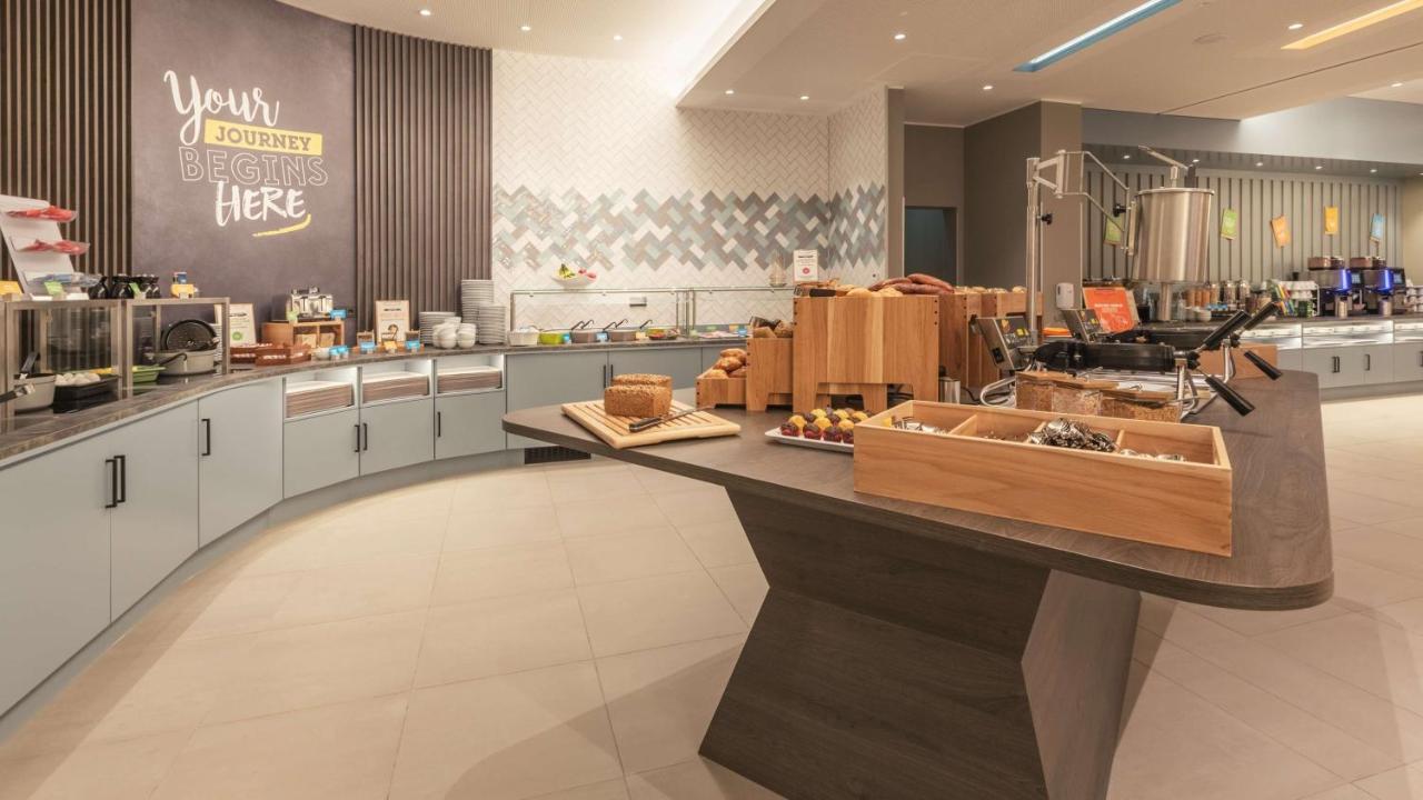 Отель Hampton By Hilton 3*